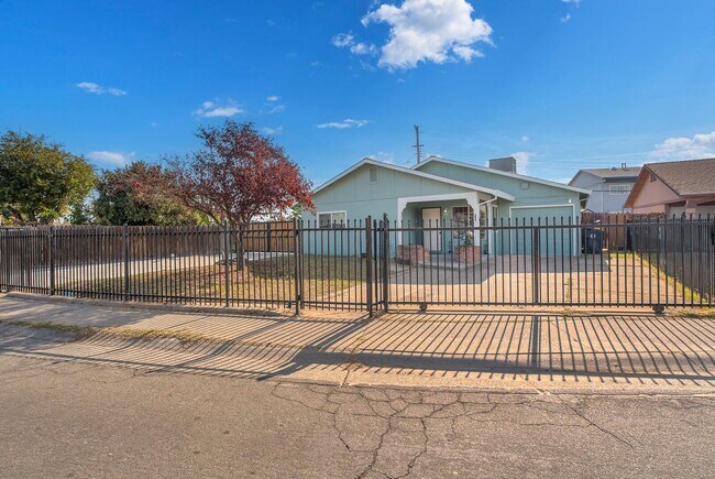 Building Photo - 290 Lindley Dr