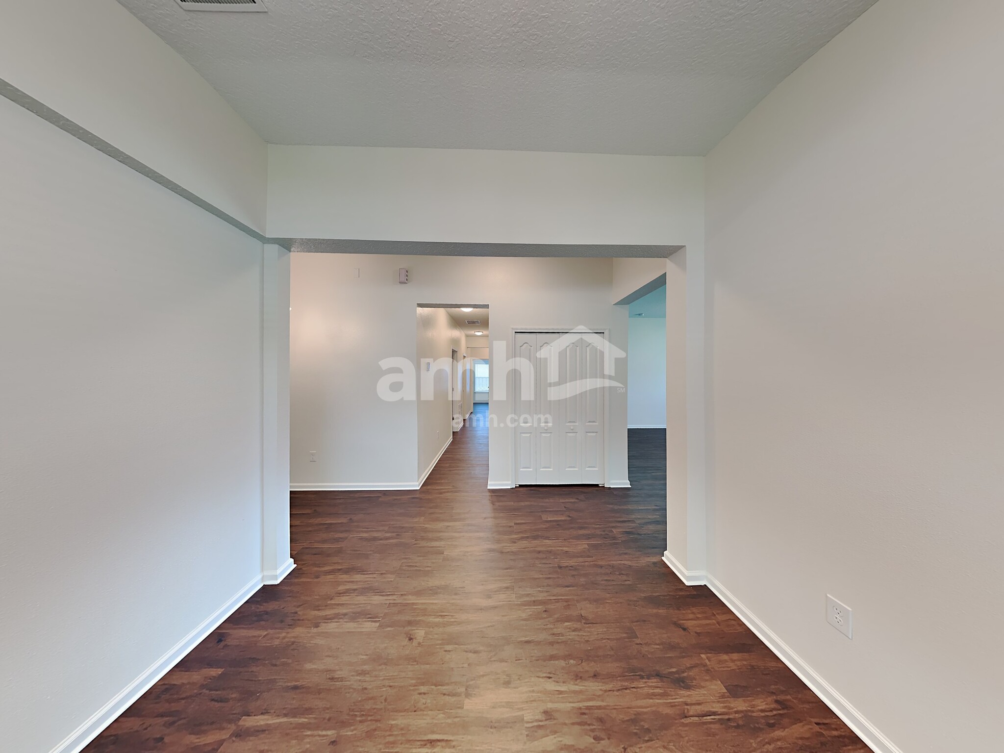 Building Photo - 2842 Woodstone Dr