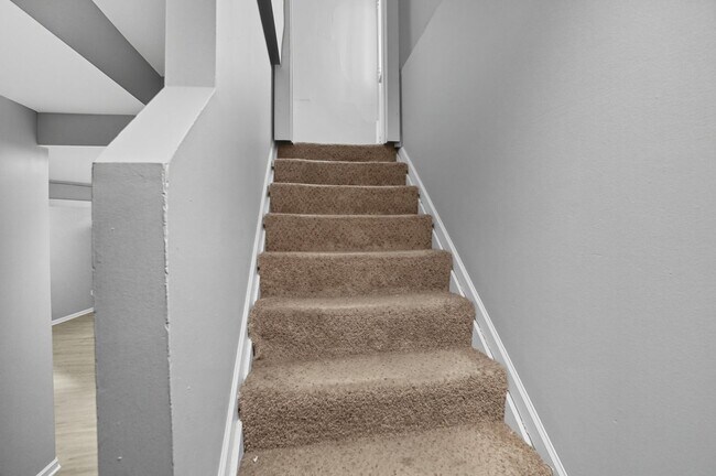 Building Photo - Emming Duplex