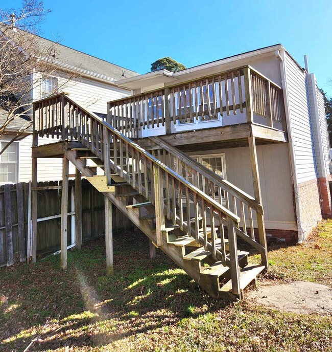 Primary Photo - Adorable upstairs apartment