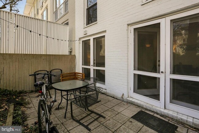 Building Photo - 725 Delaware Ave SW