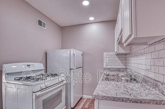 Building Photo - 2735 Joyce Ave