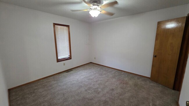 Building Photo - 503 E Redwood St