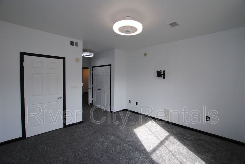 Building Photo - 8539 Gate Pkwy W