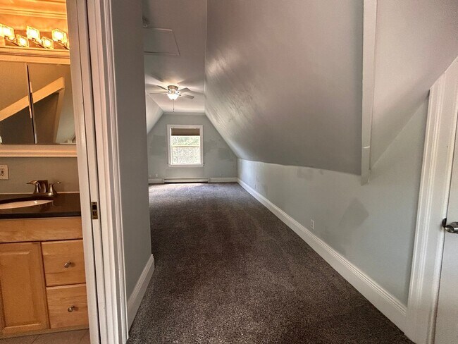 Building Photo - $0 DEPOSIT OPTION. CHARMING VICTORIAN TOWNHOUSE IN UPTOWN/CITY PARK WEST