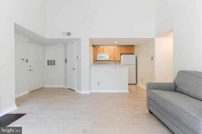 Building Photo - 3916 Penderview Dr