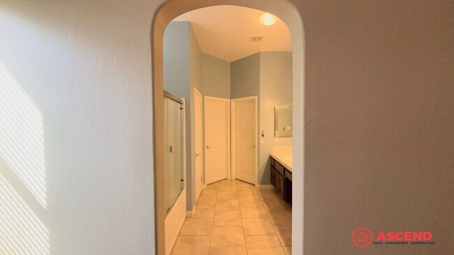 Building Photo - Beautiful Home Located In The Southwest!