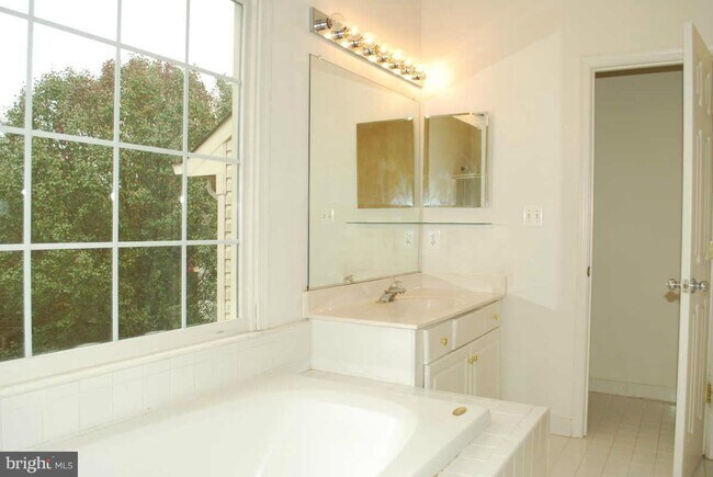 Building Photo - A rare opportunity to experience spacious, sophisticated living in a premier location.