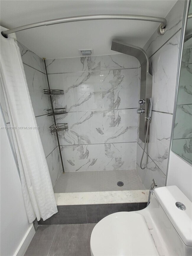 Building Photo - 3300 N Palm Aire Dr