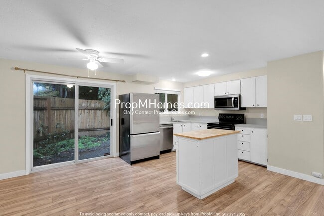 Building Photo - Updated Three Bedroom Duplex in the Heart ...