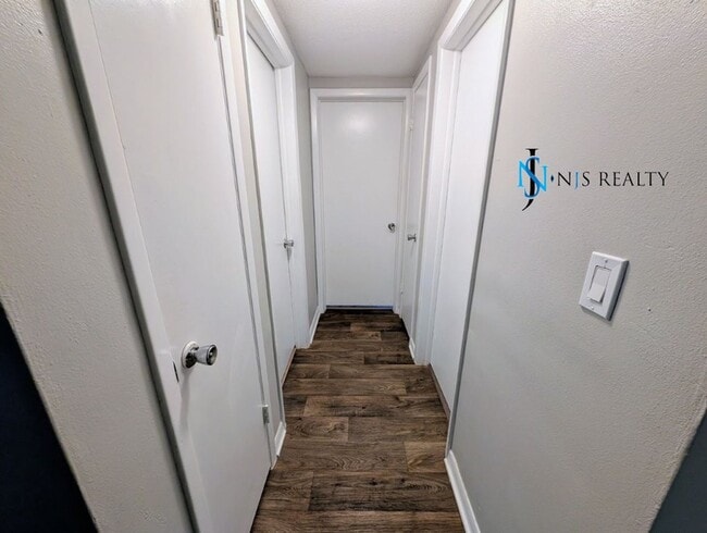 Building Photo - SPECIAL OFFER: $250 off 2nd months rent* 3/1.5/1 1113 Sq. Ft. with UPDATED bathrooms and kitchen ...