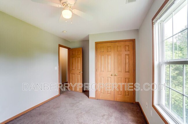 Building Photo - 1107 N Byrne Rd