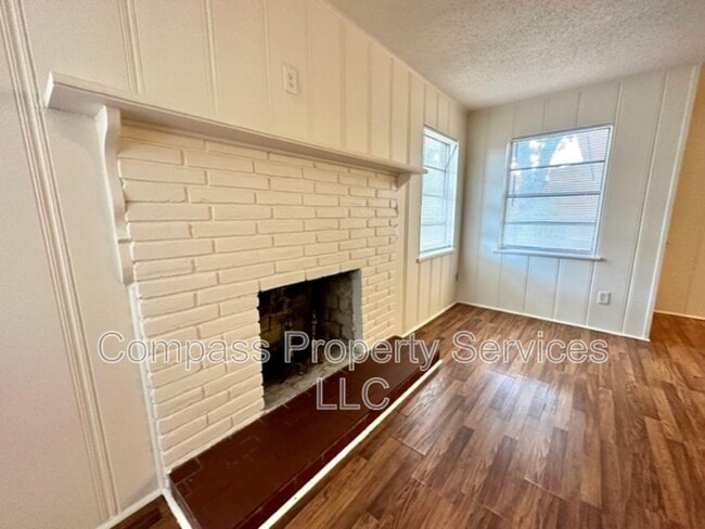 Building Photo - 1400 Royal Oaks Dr