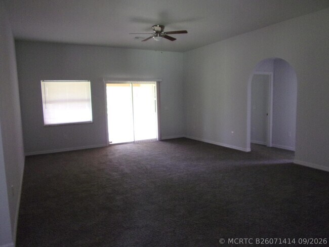 Building Photo - 1225 SW Milan Ln