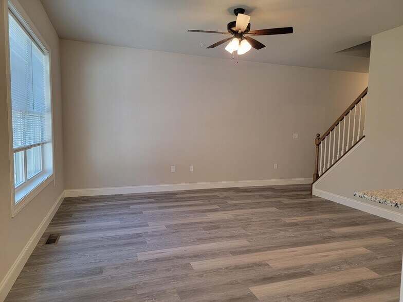 Building Photo - 205 Sage Blvd