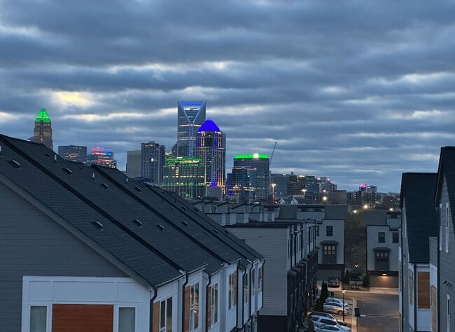 Building Photo - 2118 Bryant Park Dr