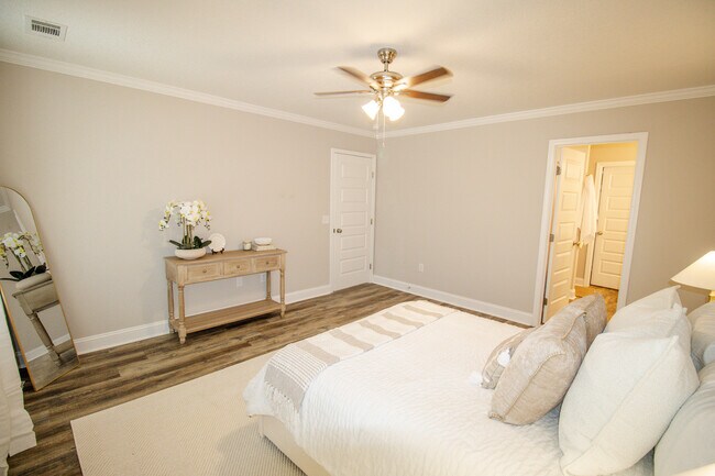 Building Photo - 116 Woodsedge Dr