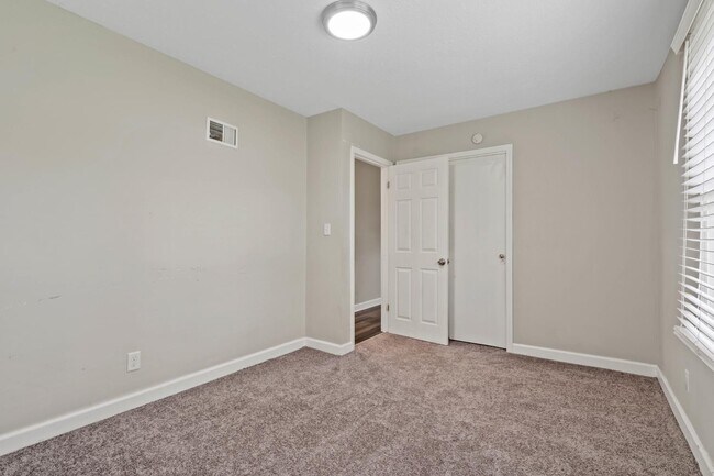 Building Photo - 8710 Craig Dr