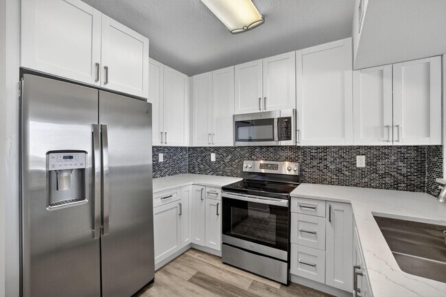 Building Photo - 3020 NE 32nd Ave