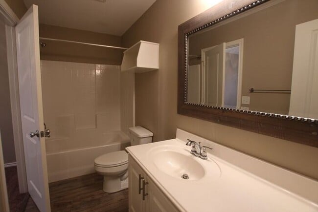 Building Photo - 2-Bedroom Townhouse for Rent in the Heart ...