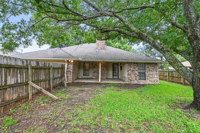 Building Photo - 217 Elder Oak Dr