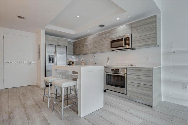 Building Photo - 121 NE 34th St