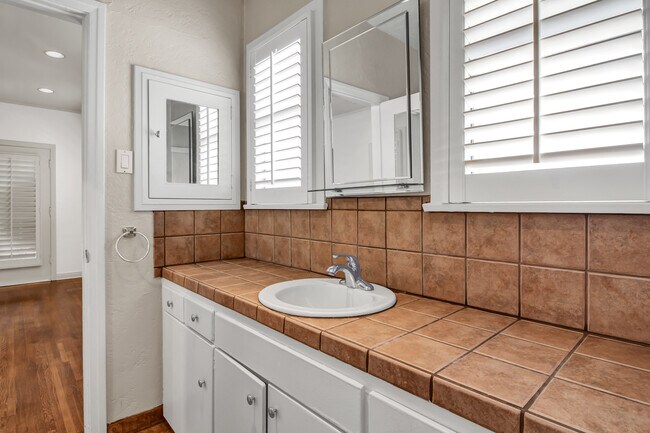 Building Photo - 123 N La Jolla Ave