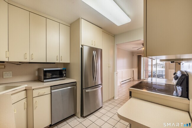 Building Photo - 185 Melba St