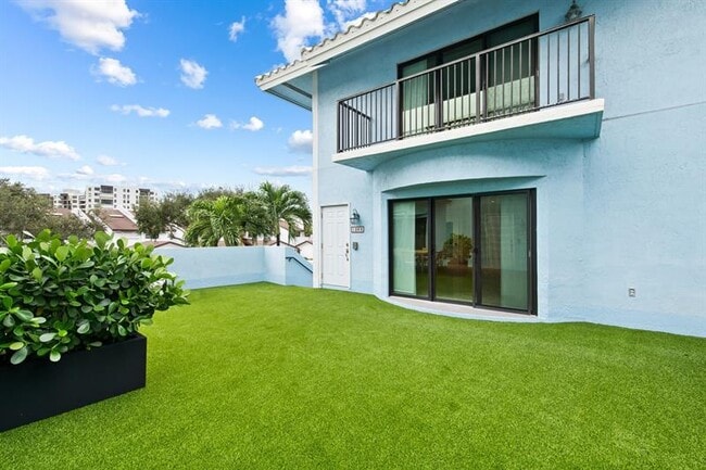 Building Photo - 1260 N Riverside Dr