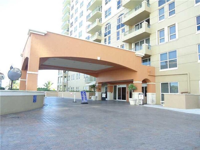 Building Photo - 2080 S Ocean Dr