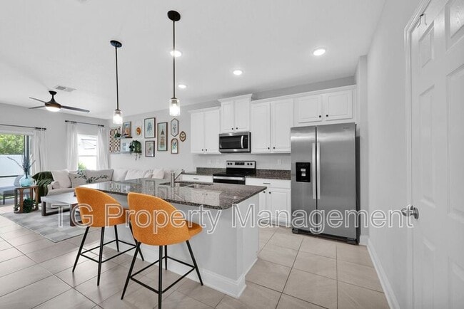 Building Photo - 13968 Molina Dr