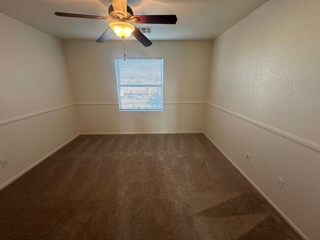 Building Photo - Beautiful 3 Bedroom Home with RV Parking