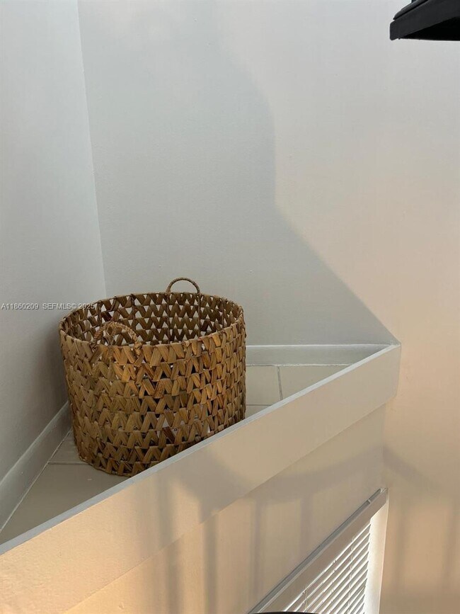 Building Photo - 3036 SW 27th Ave