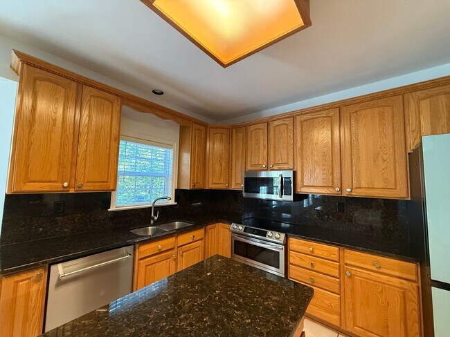 Building Photo - 935 Charter Oaks Dr