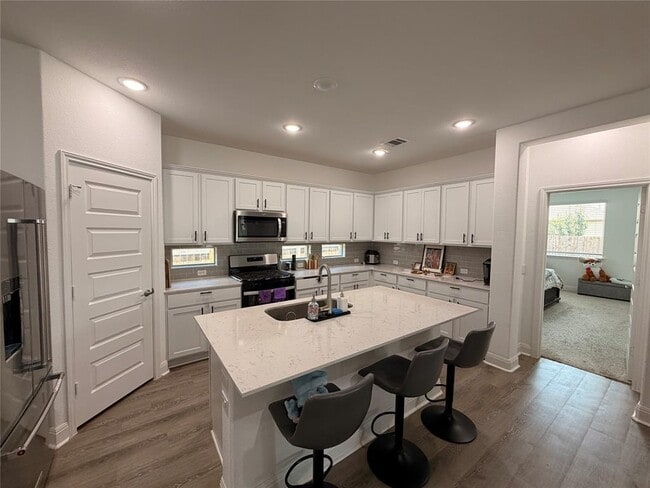 Building Photo - 18017 Stefano Dr
