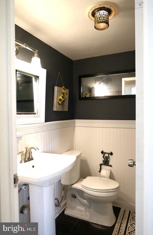 Building Photo - 6631 Wakefield Dr