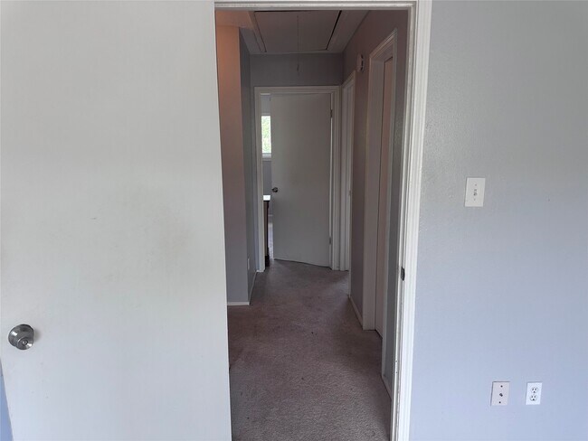 Building Photo - 11136 Village Bend Ln