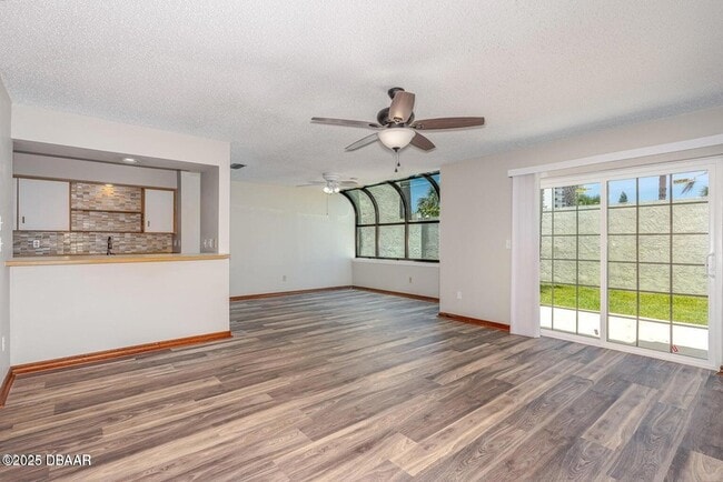 Building Photo - 200 Florida Shores Blvd