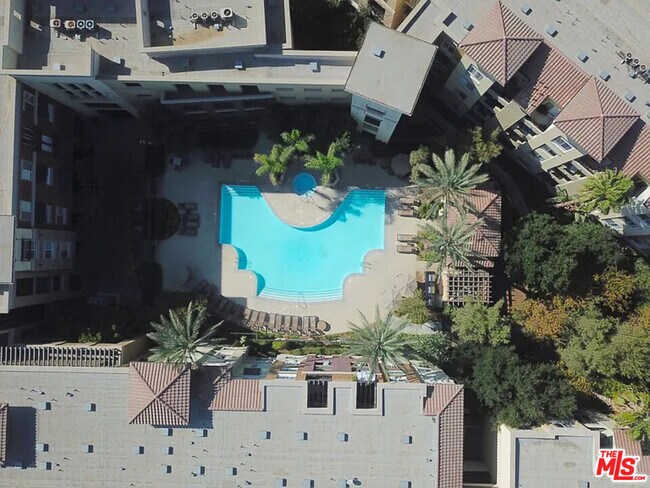Building Photo - 24585 Town Center Dr