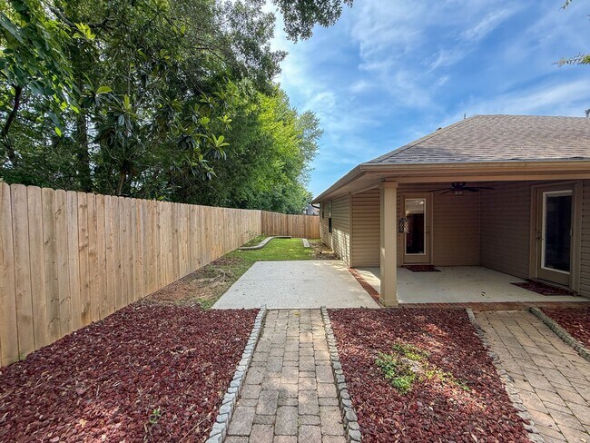Building Photo - 3 Bedroom 2 Bath Home for Rent with Charmi...