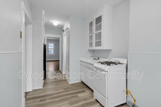 Building Photo - 2720 Main St