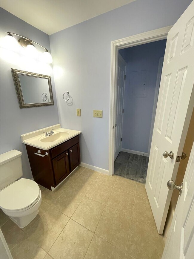 Building Photo - Mill Creek - Updated 2br 2ba garden-style ...