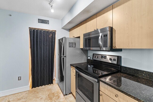 Building Photo - 1013 Villa Cir