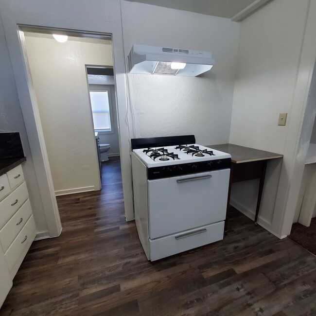 Building Photo - Newly Renovated 1 Bedroom Home with 2 Car ...