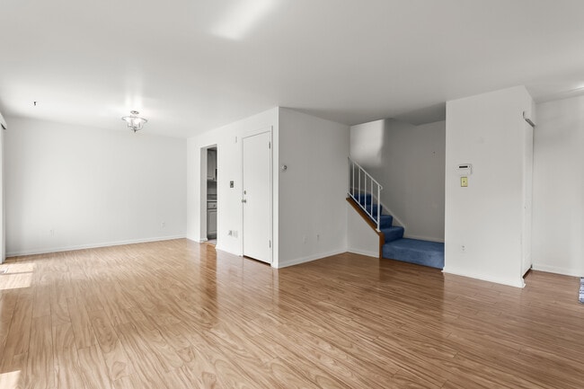 Building Photo - 48 Eastford Ct