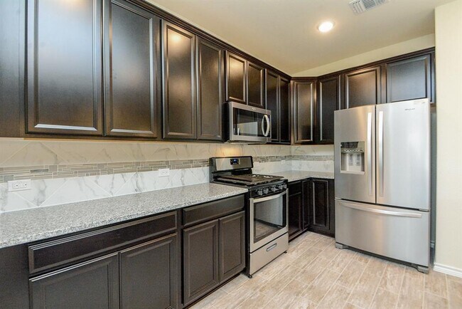 Building Photo - 9731 Birdsnest Ct