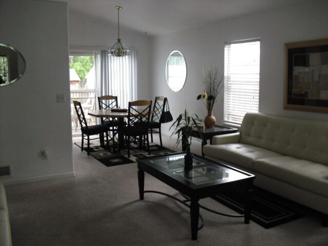 Building Photo - Single Family Ranch Style Home In Aurora!