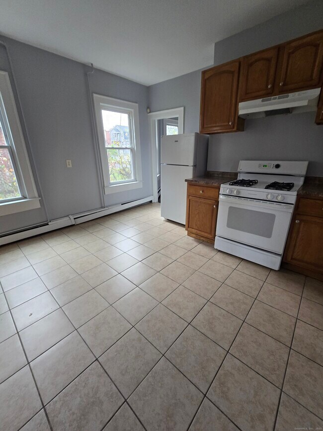 Building Photo - 190 Westland St