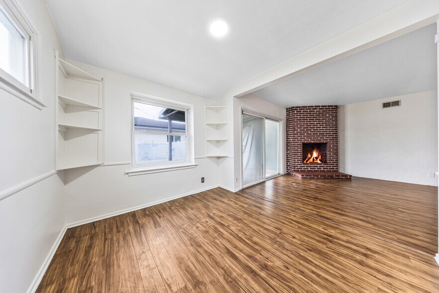 Building Photo - 6943 Nagle Ave