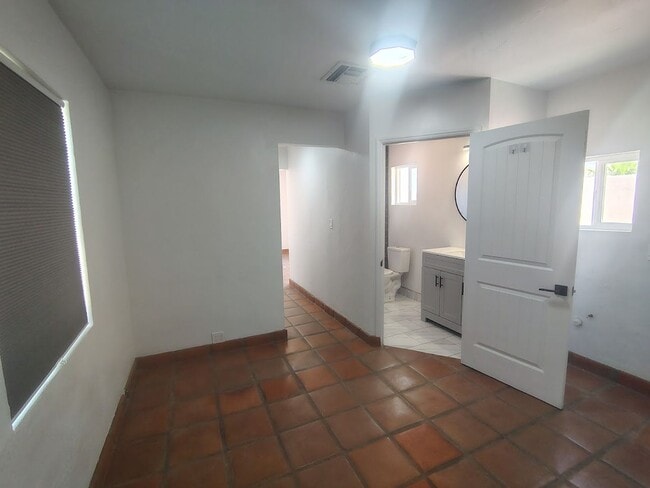 Building Photo - 23 E Adams St